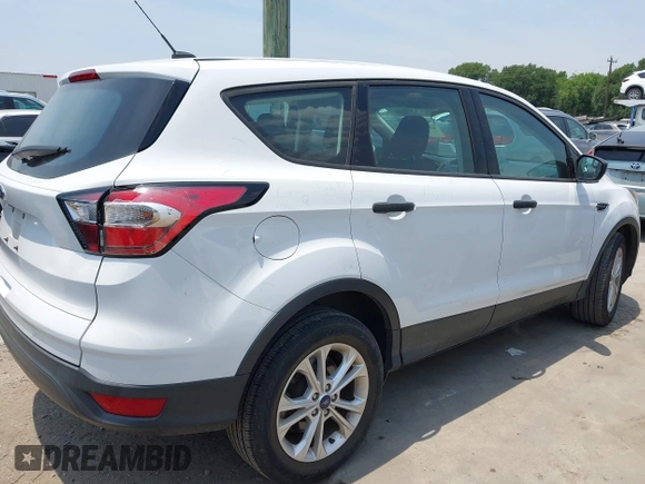 2018 Ford Escape S z VIN 1FMCU0F7XJUB36437, wystawiony jako IAAI lot #42248034 z przebiegiem 50 686 mil mil oraz . Historia ofert i sprzedaży dostępna na DreamBid. Obrazek 4.