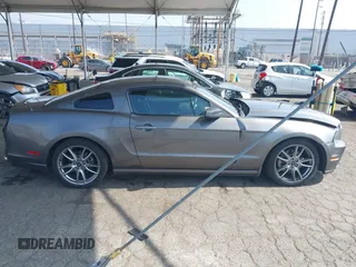 2013 Ford Mustang V6 с VIN 1ZVBP8AM2D5255551, выставлен на аукционе IAAI как лот 42587289 с пробегом 118 606 миль миль и . История ставок и продаж доступна на DreamBid. Изображение 14.