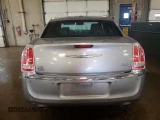 2014 Chrysler 300 C z VIN 2C3CCAKG2EH105831, wystawiony jako Copart lot #57361555 z przebiegiem 149 374 mil mil oraz Czysty tytuł • Clean title. Historia ofert i sprzedaży dostępna na DreamBid. Obrazek 6.