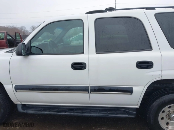 2001 Chevrolet Tahoe LT with VIN 1GNEC13T21R211052, listed as a IAAI auction lot 41666765 with 113,366 mi miles. Bid and sale history available at carsss.com. Image 13.