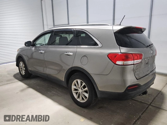2017 Kia Sorento LX z VIN 5XYPGDA36HG284069, wystawiony jako Copart lot #56899345 z przebiegiem 106 724 mil mil oraz Czysty tytuł • Clean title. Historia ofert i sprzedaży dostępna na DreamBid. Obrazek 2.