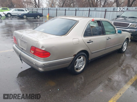 1997 Mercedes-Benz E-Class with VIN WDBJF72F0VA323171, listed as a IAAI auction lot 41739952 with 1 mi miles. Bid and sale history available at carsss.com. Image 4.