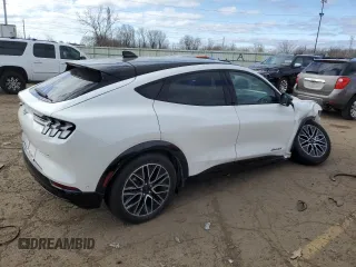2024 Ford Mustang Mach-E Premium z VIN 3FMTK3SUXRMA22389, wystawiony jako Copart lot #53136585 z przebiegiem 4872 mil mil oraz Szkody całkowita. Historia ofert i sprzedaży dostępna na DreamBid. Obrazek 3.