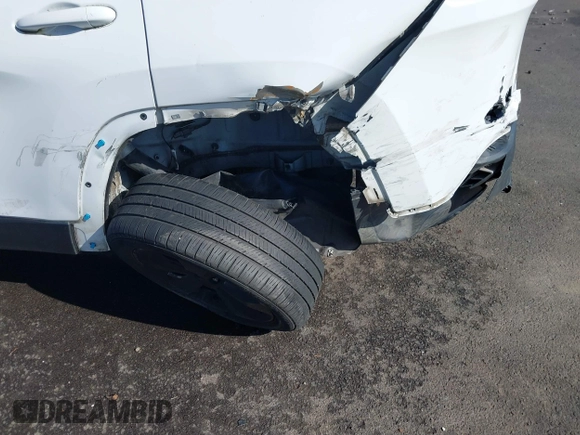 2018 Jeep Cherokee Latitude with VIN 1C4PJLCX9JD523890, listed as a IAAI auction lot 41741698 with 67,043 mi miles. Bid and sale history available at carsss.com. Image 6.
