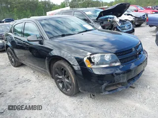 2014 Dodge Avenger SE z VIN 1C3CDZAB1EN113671, wystawiony jako IAAI lot #42190804 z przebiegiem 154 138 mil mil oraz . Historia ofert i sprzedaży dostępna na DreamBid. Obrazek 1.