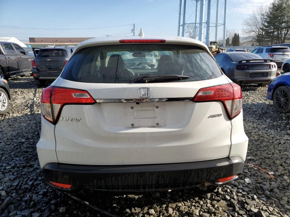 2022 Honda HR-V LX with VIN 3CZRU6H35NM727856, listed as a Copart auction lot 41042074 with 10,841 mi miles and Salvage Title. Bid and sale history available at carsss.com. Image 6.