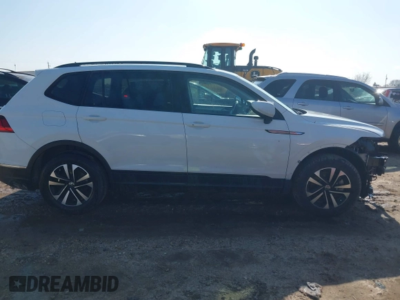 2023 Volkswagen Tiguan S z VIN 3VVRB7AX7PM076426, wystawiony jako IAAI lot #41453269 z przebiegiem 63 478 mil mil oraz . Historia ofert i sprzedaży dostępna na DreamBid. Obrazek 14.