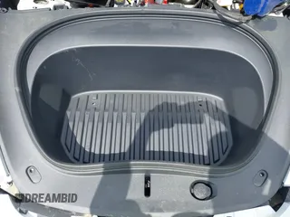 2025 Tesla Model 3 Long Range z VIN 5YJ3E1EAXSF929042, wystawiony jako IAAI lot #41929594 z przebiegiem 116 mil mil oraz . Historia ofert i sprzedaży dostępna na DreamBid. Obrazek 10.