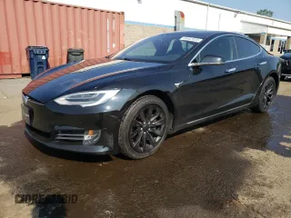 2018 Tesla Model S 75D with VIN 5YJSA1E22JF291142, listed as a Copart auction lot 65682055 with 126,212 mi miles and Salvage title. Bid and sale history available at DreamBid. Image 1.