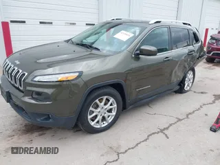 2016 Jeep Cherokee Latitude z VIN 1C4PJMCB6GW142747, wystawiony jako IAAI lot #42335016 z przebiegiem 95 085 mil mil oraz . Historia ofert i sprzedaży dostępna na DreamBid. Obrazek 17.