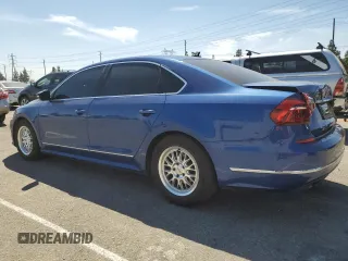 2017 Volkswagen Passat S z VIN 1VWAT7A38HC013566, wystawiony jako Copart lot #52431305 z przebiegiem 111 598 mil mil oraz Szkoda całkowita • Salvage title. Historia ofert i sprzedaży dostępna na DreamBid. Obrazek 2.