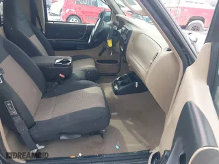 2003 Ford Ranger XL with VIN 1FTYR10U13PA86271, listed as a IAAI auction lot 41609518 with 118,257 mi miles. Bid and sale history available at carsss.com. Image 5.
