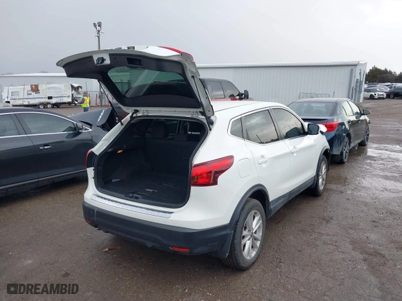 2019 Nissan Rogue Sport SV with VIN JN1BJ1CP2KW231473, listed as a IAAI auction lot 41704807 with 58,518 mi miles. Bid and sale history available at carsss.com. Image 4.