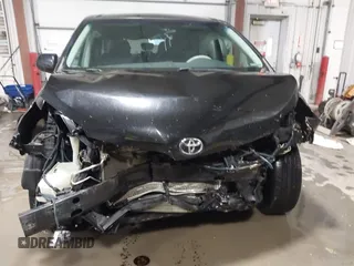 2011 Toyota Sienna SE with VIN 5TDXK3DCXBS067929, listed as a IAAI auction lot 41552044 with 203,697 mi miles. Bid and sale history available at carsss.com. Image 6.