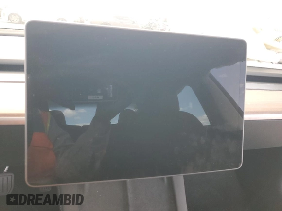 2023 Tesla Model 3 z VIN 5YJ3E1EA3PF713735, wystawiony jako Copart lot #51821995 z przebiegiem Nie podano mil oraz Szkoda całkowita • Salvage title. Historia ofert i sprzedaży dostępna na DreamBid. Obrazek 9.