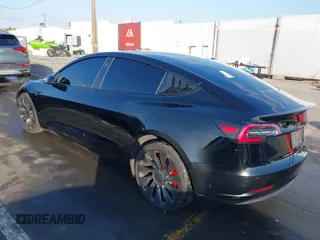 2022 Tesla Model 3 Performance z VIN 5YJ3E1EC7NF137744, wystawiony jako IAAI lot #41427701 z przebiegiem Nie podano mil oraz . Historia ofert i sprzedaży dostępna na DreamBid. Obrazek 3.