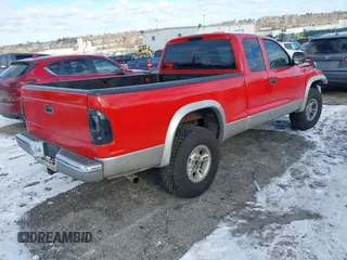 2000 Dodge Dakota SLT with VIN 1B7GG22X5YS655335, listed as a IAAI auction lot 41275339 with 132,121 mi miles and . Bid and sale history available at carsss.com. Image 4.