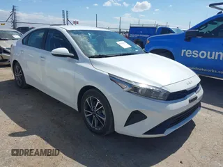 2023 Kia Forte LXS z VIN 3KPF24AD8PE624501, wystawiony jako IAAI lot #42376170 z przebiegiem 49 248 mil mil oraz . Historia ofert i sprzedaży dostępna na DreamBid. Obrazek 1.