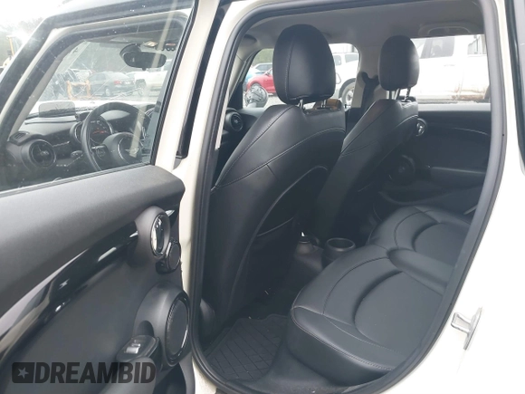 2016 MINI Cooper Hardtop 4 Door S with VIN WMWXU3C52G2D30121, listed as a IAAI auction lot 41521841 with 82,334 mi miles. Bid and sale history available at carsss.com. Image 8.