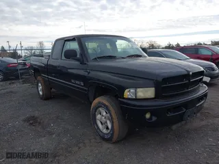 2000 Dodge Ram 1500 with VIN 1B7HF13Y5YJ190229, listed as a IAAI auction lot 41662688 with 146,530 mi miles. Bid and sale history available at carsss.com. Image 1.