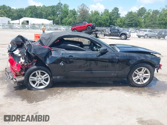 2012 Ford Mustang V6 z VIN 1ZVBP8EM6C5257151, wystawiony jako IAAI lot #42757179 z przebiegiem 210 654 mil mil oraz . Historia ofert i sprzedaży dostępna na DreamBid. Obrazek 13.