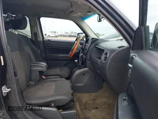 2014 Jeep Patriot Latitude with VIN 1C4NJPFA2ED564275, listed as a IAAI auction lot 42371032 with 221,965 mi miles and . Bid and sale history available at DreamBid. Image 5.