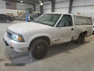 1997 GMC Sonoma with VIN 1GTCT14X2VK514199, listed as a Copart auction lot 47476735 with 136,443 mi miles and Salvage Title. Bid and sale history available at carsss.com. Image 1.