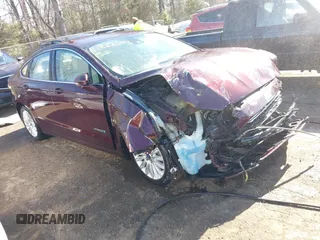 2013 Ford Fusion SE Hybrid with VIN 3FA6P0LU8DR206943, listed as a IAAI auction lot 41822643 with 141,484 mi miles. Bid and sale history available at carsss.com. Image 1.