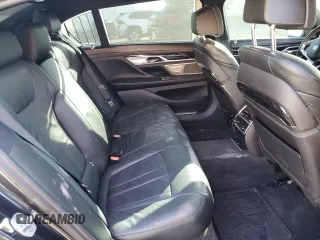 2019 BMW 7 Series 740i xDrive z VIN WBA7E4C56KGV70297, wystawiony jako Copart lot #78858504 z przebiegiem 81 874 mil mil oraz Szkoda całkowita • Salvage title. Historia ofert i sprzedaży dostępna na DreamBid. Obrazek 10.