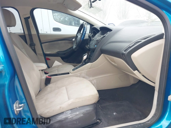 2016 Ford Focus SE z VIN 1FADP3F27GL395235, wystawiony jako IAAI lot #41707132 z przebiegiem 114 897 mil mil oraz . Historia ofert i sprzedaży dostępna na DreamBid. Obrazek 5.