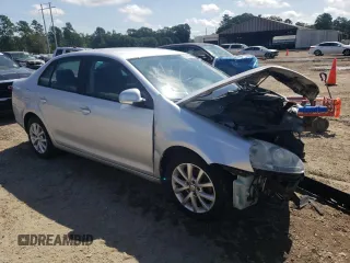 2010 Volkswagen Jetta Limited Edition с VIN 3VWAX7AJ2AM117039, выставлен на аукционе Copart как лот 62432545 с пробегом 99 117 миль миль и Списание • Salvage title. История ставок и продаж доступна на DreamBid. Изображение 4.