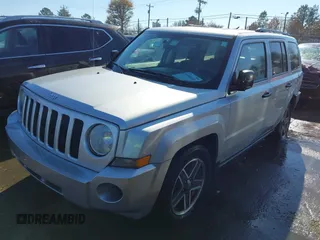 2008 Jeep Patriot Sport with VIN 1J8FT28W38D798125, listed as a IAAI auction lot 41004403 with 98,841 mi miles. Bid and sale history available at carsss.com. Image 17.
