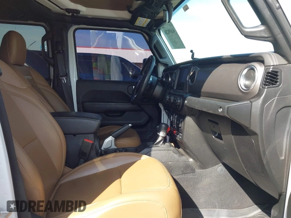 2021 Jeep Gladiator Rubicon with VIN 1C6JJTBG4ML536085, listed as a IAAI auction lot 41898204 with 39,627 mi miles and . Bid and sale history available at DreamBid. Image 5.