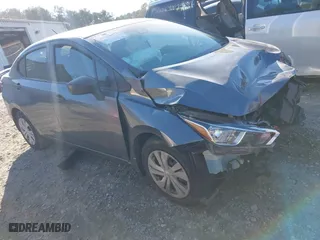 2021 Nissan Versa S with VIN 3N1CN8DVXML907515, listed as a IAAI auction lot 41496492 with 43,781 mi miles. Bid and sale history available at carsss.com. Image 1.