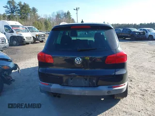2016 Volkswagen Tiguan S z VIN WVGBV7AX9GW615535, wystawiony jako IAAI lot #41773789 z przebiegiem 137 617 mil mil oraz . Historia ofert i sprzedaży dostępna na DreamBid. Obrazek 16.