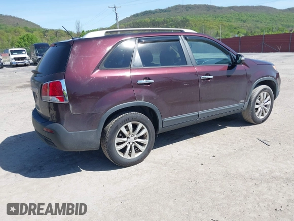 2012 Kia Sorento LX with VIN 5XYKTCA64CG279195, listed as a IAAI auction lot 42144679 with 116,690 mi miles. Bid and sale history available at carsss.com. Image 4.