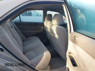 2003 Toyota Camry LE z VIN 4T1BF32K03U562089, wystawiony jako IAAI lot #42213639 z przebiegiem 281 054 mil mil oraz . Historia ofert i sprzedaży dostępna na DreamBid. Obrazek 8.