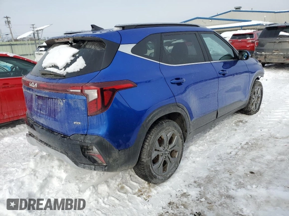 2024 Kia Seltos S z VIN KNDEUCAA2R7476435, wystawiony jako Copart lot #44722865 z przebiegiem 12 012 mil mil oraz Nie do naprawy • Non repairable. Historia ofert i sprzedaży dostępna na DreamBid. Obrazek 3.