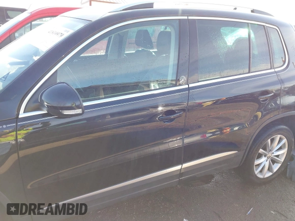 2017 Volkswagen Tiguan Wolfsburg Edition z VIN WVGSV7AXXHK007144, wystawiony jako IAAI lot #41810979 z przebiegiem 125 363 mil mil oraz . Historia ofert i sprzedaży dostępna na DreamBid. Obrazek 15.