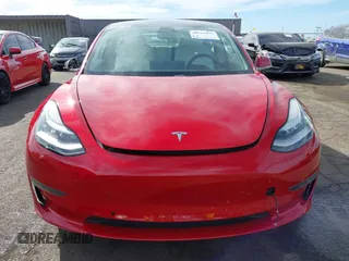 2020 Tesla Model 3 Long Range z VIN 5YJ3E1EB1LF668197, wystawiony jako IAAI lot #40551873 z przebiegiem 94 233 mil mil oraz . Historia ofert i sprzedaży dostępna na DreamBid. Obrazek 13.