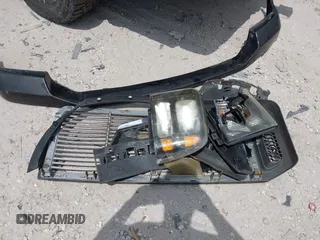 2000 Ford Excursion Limited с VIN 1FMNU42F1YEE50348, выставлен на аукционе IAAI как лот 42212549 с пробегом 253 665 миль миль и . История ставок и продаж доступна на DreamBid. Изображение 12.