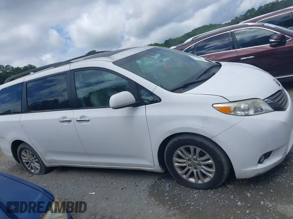 2012 Toyota Sienna XLE AAS с VIN 5TDYK3DC8CS177335, выставлен на аукционе IAAI как лот 42529501 с пробегом 215 170 миль миль и . История ставок и продаж доступна на DreamBid. Изображение 13.