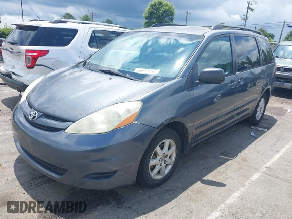 2006 Toyota Sienna CE z VIN 5TDZA23C06S451389, wystawiony jako IAAI lot #42513188 z przebiegiem 295 314 mil mil oraz . Historia ofert i sprzedaży dostępna na DreamBid. Obrazek 2.