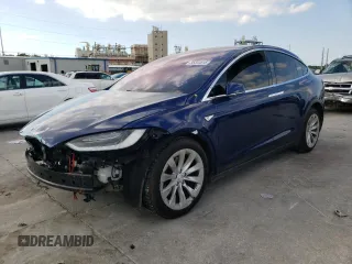 2016 Tesla Model X 70D z VIN 5YJXCBE27GF004120, wystawiony jako Copart lot #56593815 z przebiegiem 86 029 mil mil oraz Szkoda całkowita • Salvage title. Historia ofert i sprzedaży dostępna na DreamBid. Obrazek 1.