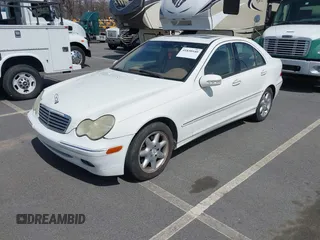 2004 Mercedes-Benz C 240 z VIN WDBRF81JX4F466824, wystawiony jako IAAI lot #41830540 z przebiegiem 53 551 mil mil oraz . Historia ofert i sprzedaży dostępna na DreamBid. Obrazek 2.