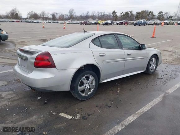 2007 Pontiac Grand Prix with VIN 2G2WP552X71130187, listed as a IAAI auction lot 41711192 with 111,933 mi miles. Bid and sale history available at carsss.com. Image 4.