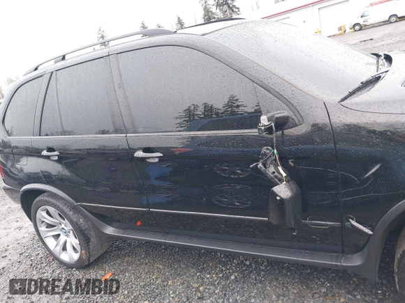 2005 BMW X5 4.8is with VIN 5UXFA93515LE82570, listed as a IAAI auction lot 41759657 with 212,687 mi miles. Bid and sale history available at carsss.com. Image 13.