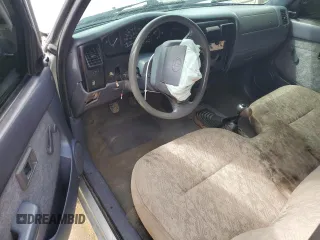 2001 Toyota Tacoma z VIN 5TEPM62N91Z836597, wystawiony jako Copart lot #53106165 z przebiegiem 263 107 mil mil oraz Szkoda całkowita • Salvage title. Historia ofert i sprzedaży dostępna na DreamBid. Obrazek 8.
