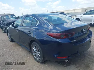 2021 Mazda 3 S z VIN JM1BPAAL6M1331460, wystawiony jako IAAI lot #42197743 z przebiegiem 53 972 mil mil oraz . Historia ofert i sprzedaży dostępna na DreamBid. Obrazek 3.