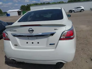 2014 Nissan Altima 2.5 S with VIN 1N4AL3AP5EC170567, listed as a IAAI auction lot 42011327 with 211,747 mi miles. Bid and sale history available at carsss.com. Image 15.